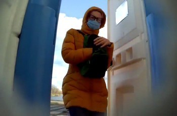 Скрытая камера в биотуалете