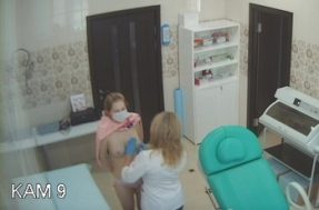 Осмотр девственницы у гинеколога