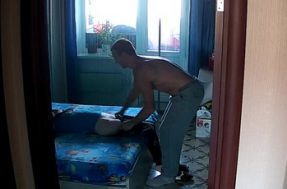 Муж раздел жену и трахнул