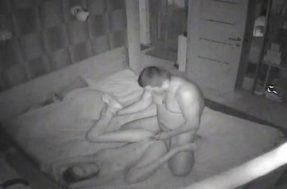 Молодая жена изменяет у соседа в спальне