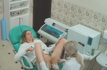 Приём молодой девушки в кабинете гинеколога