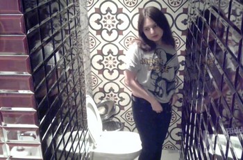 Для съёмки девушек в туалете скрывали камеру