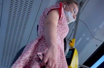 Подглядывание под платья в трамвае и на остановке