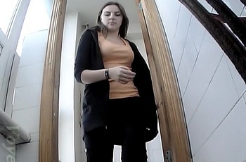 Скрытая камера в туалете учебного заведения