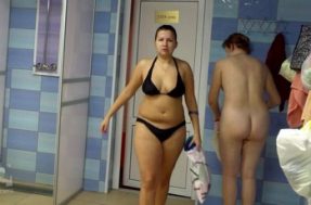 В женском душе втихаря снимают видео