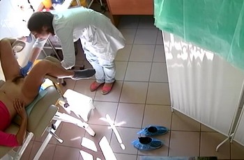 Женщина с волосатой пиздой на осмотре у гинеколога