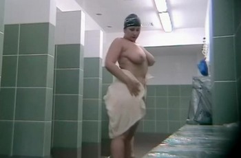 Подглядывание в женской душевой