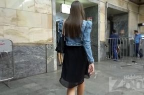 Мужчина устроил подглядывание под юбку девушки