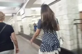 Русской девушке подсмотрели под платье