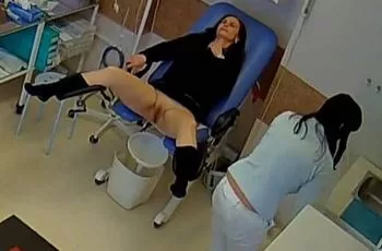 В кабинете гинеколога женщину осмотрел мужчина доктор
